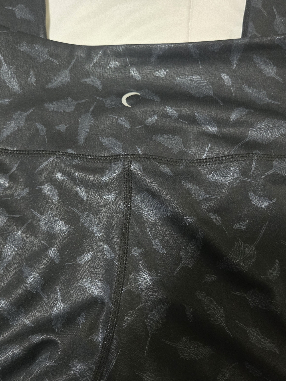 Women's Black Feather-Print High-Waist Leggings by Unknown Brand - Picture 3 of 6